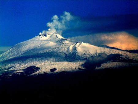 Etna: debole attività stromboliana da cratere di Sud-Est