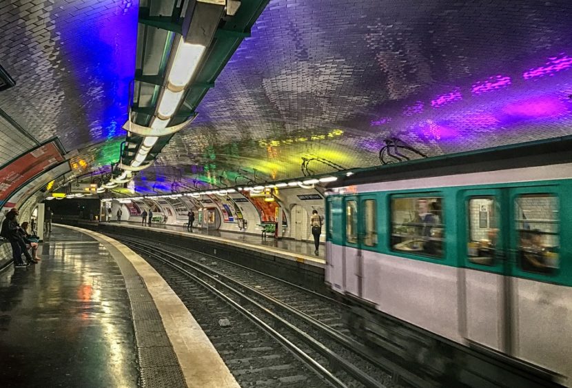 Parigi, è nato un bimbo in metro. E la RATP ha deciso di festeggiarlo con un regalo particolare