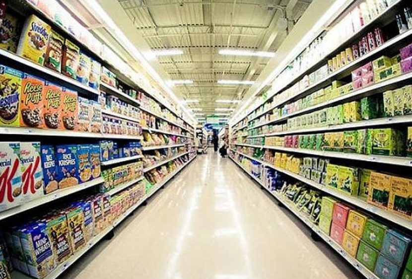 Regno Unito, via gli snack dalle casse dei supermercati