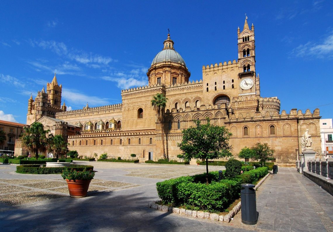 Conferita cittadinanza onoraria a 71 alunni stranieri nati a Palermo