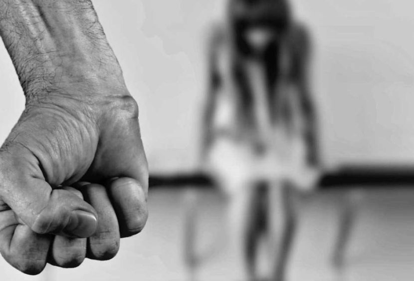 Catania, tre arresti per riduzione in schiavitù e atti sessuali con minorenne