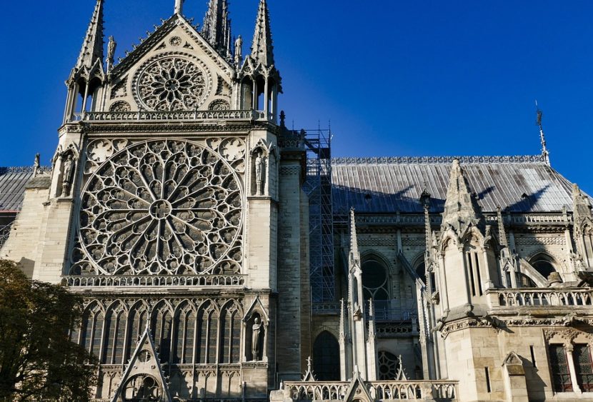 Notre-Dame: la tazza-souvenir che sostiene la ricostruzione