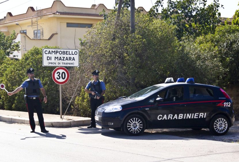 Si introduce in un appartamento e viene colto in flagrante dai Carabinieri: arrestato per furto