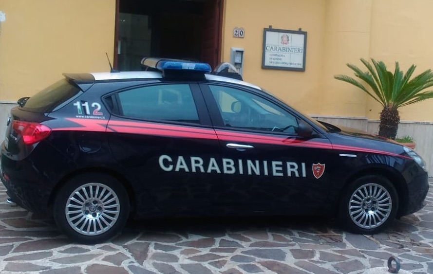 Uomo geloso incendia l’autovettura del nuovo compagno dell’ex fidanzata