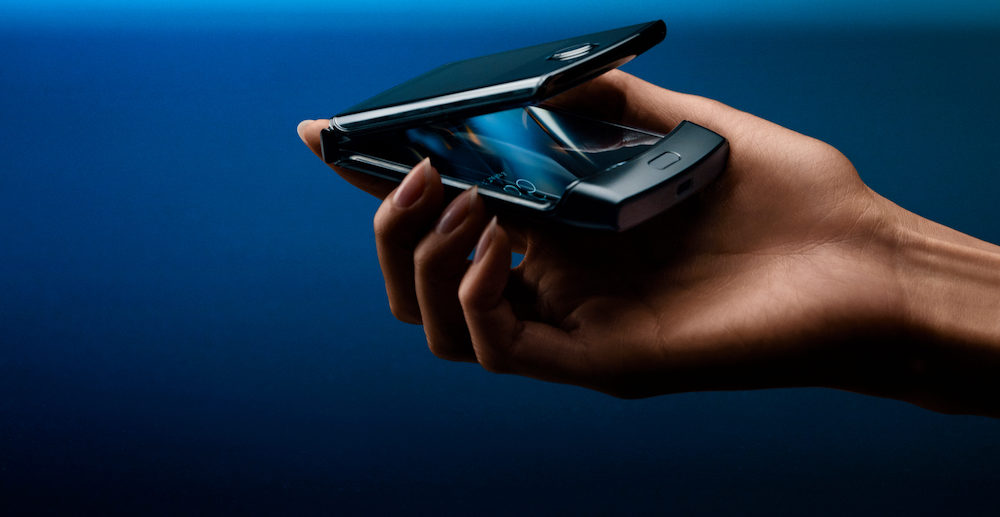 Ritorna lo smartphone “a conchiglia”: bentornato “Motorola Razr”!