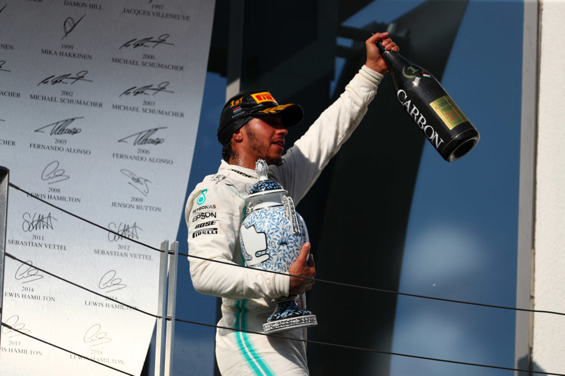 F1, Hamilton vince in Ungheria e sgretola record, Ferrari impalpabili