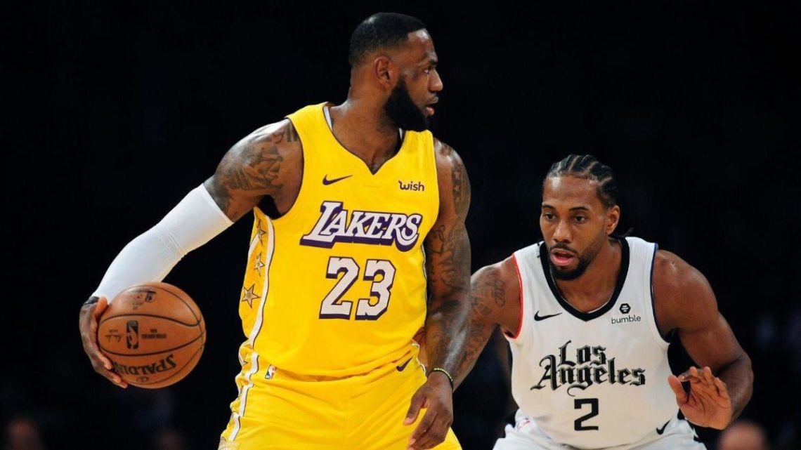 NBA: ai Lakers il derby coi Clippers, LeBron sottotono ma decisivo