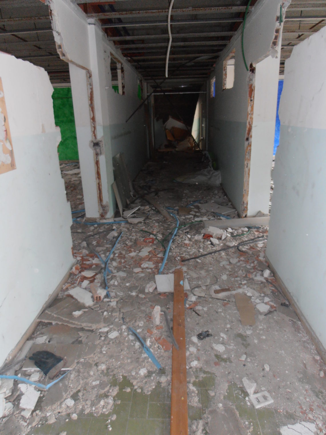 Ex scuole di Catania completamente abbandonate e distrutte