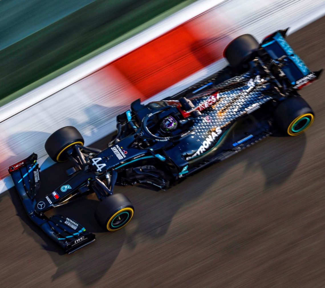 F1, Verstappen vola ad Abu Dhabi: è super pole a Yas Marina