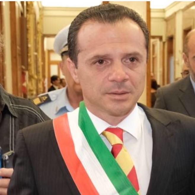 Il sindaco di Messina rassegna le proprie dimissioni con un post su Facebook