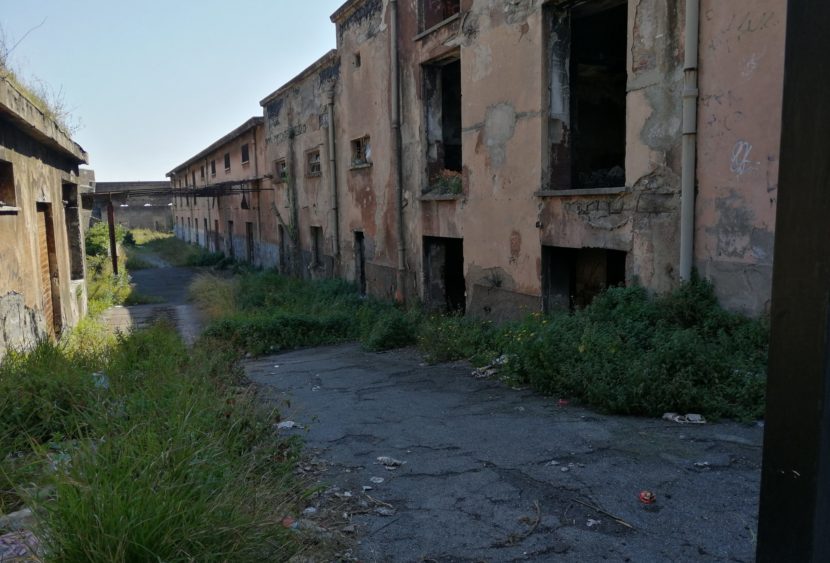 Immobili abbandonati nel viale Africa  a Catania, le segnalazioni del consigliere Cardello