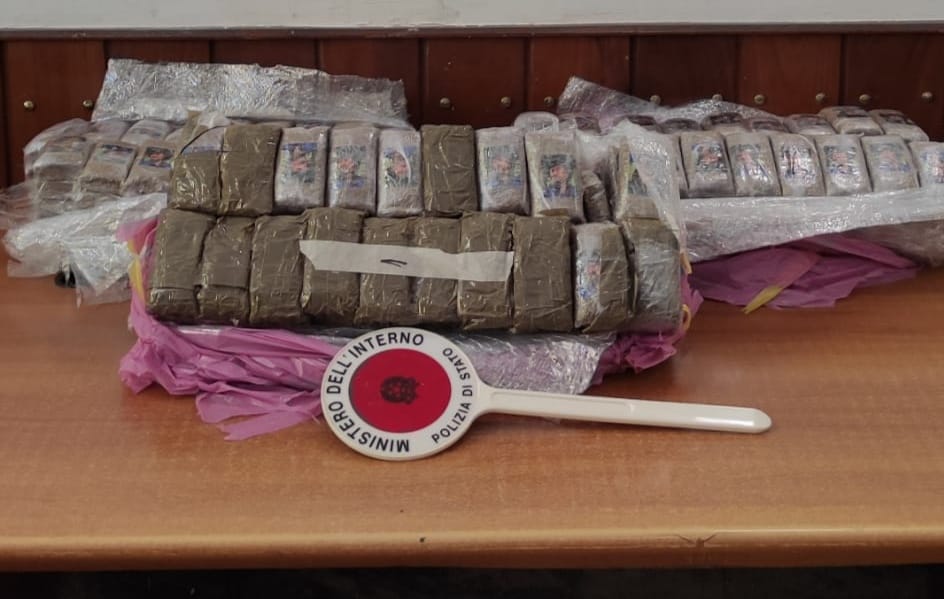 Palermo, Polizia intercetta un carico di droga del valore di duecentomila euro