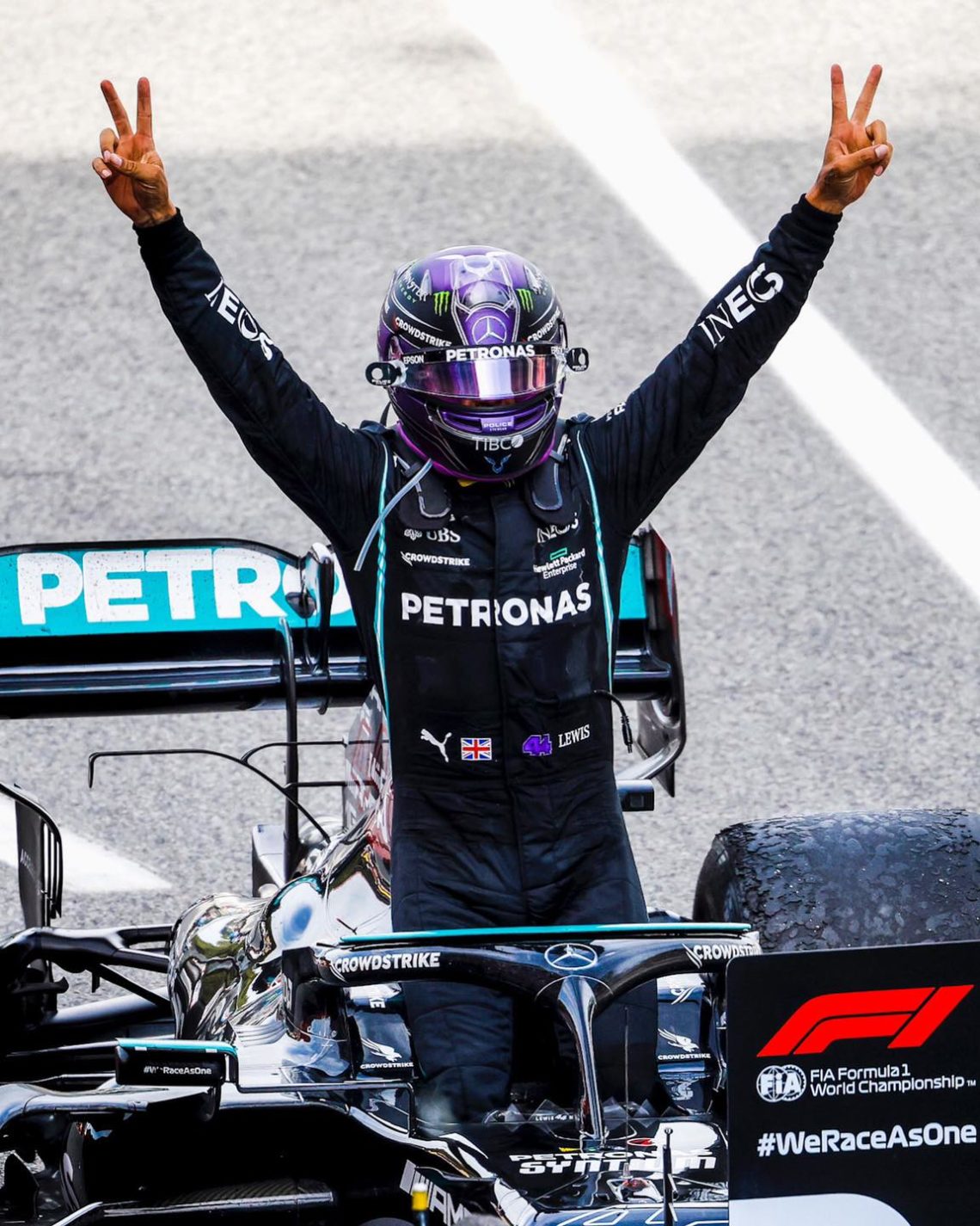 F1, in Spagna vittoria di cuore e strategia per Hamilton: Leclerc super