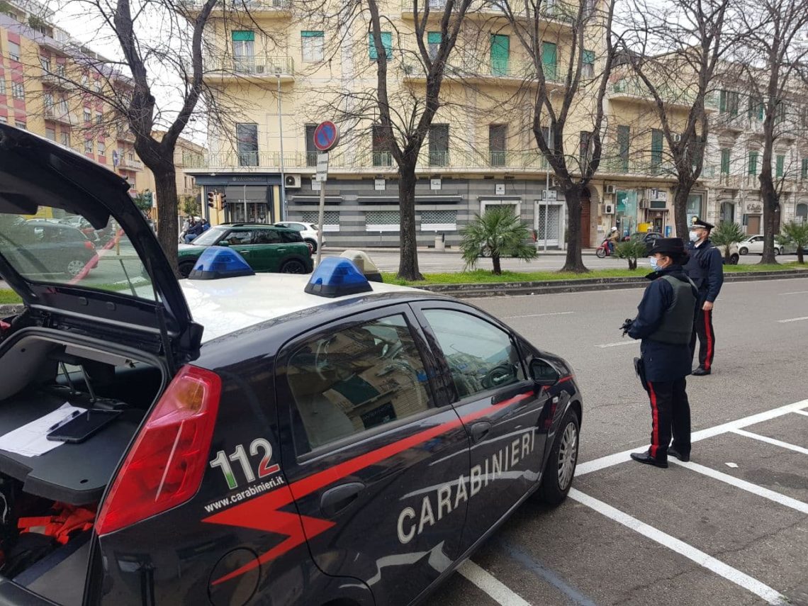 I Carabinieri arrestano due uomini per furto in abitazione nel messinese