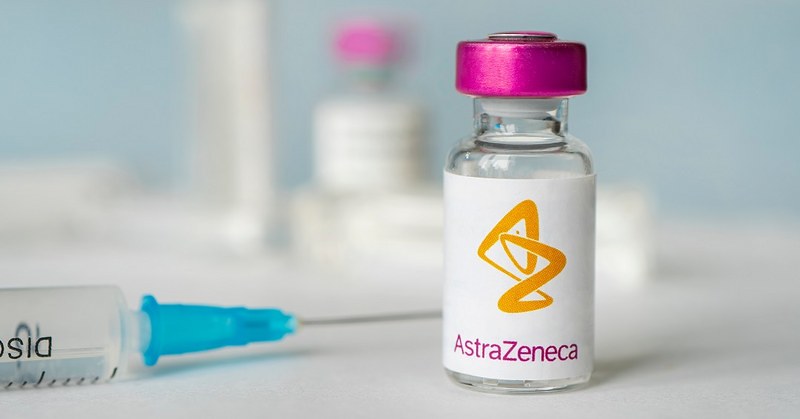 Vaccini: AstraZeneca solo agli over 60. Raccomandazione anche per J&J