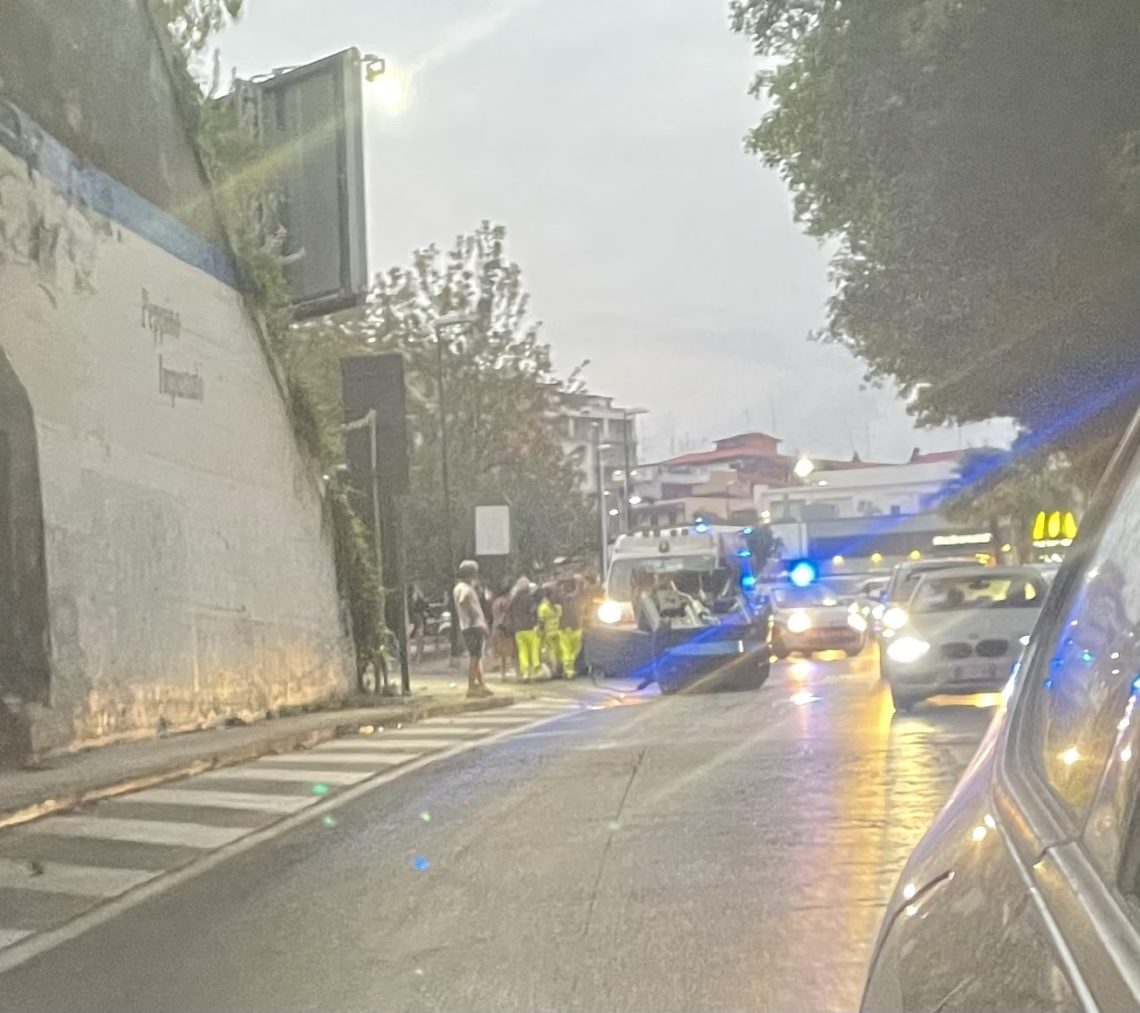 Catania, incidente sulla Circonvallazione: minicar si ribalta