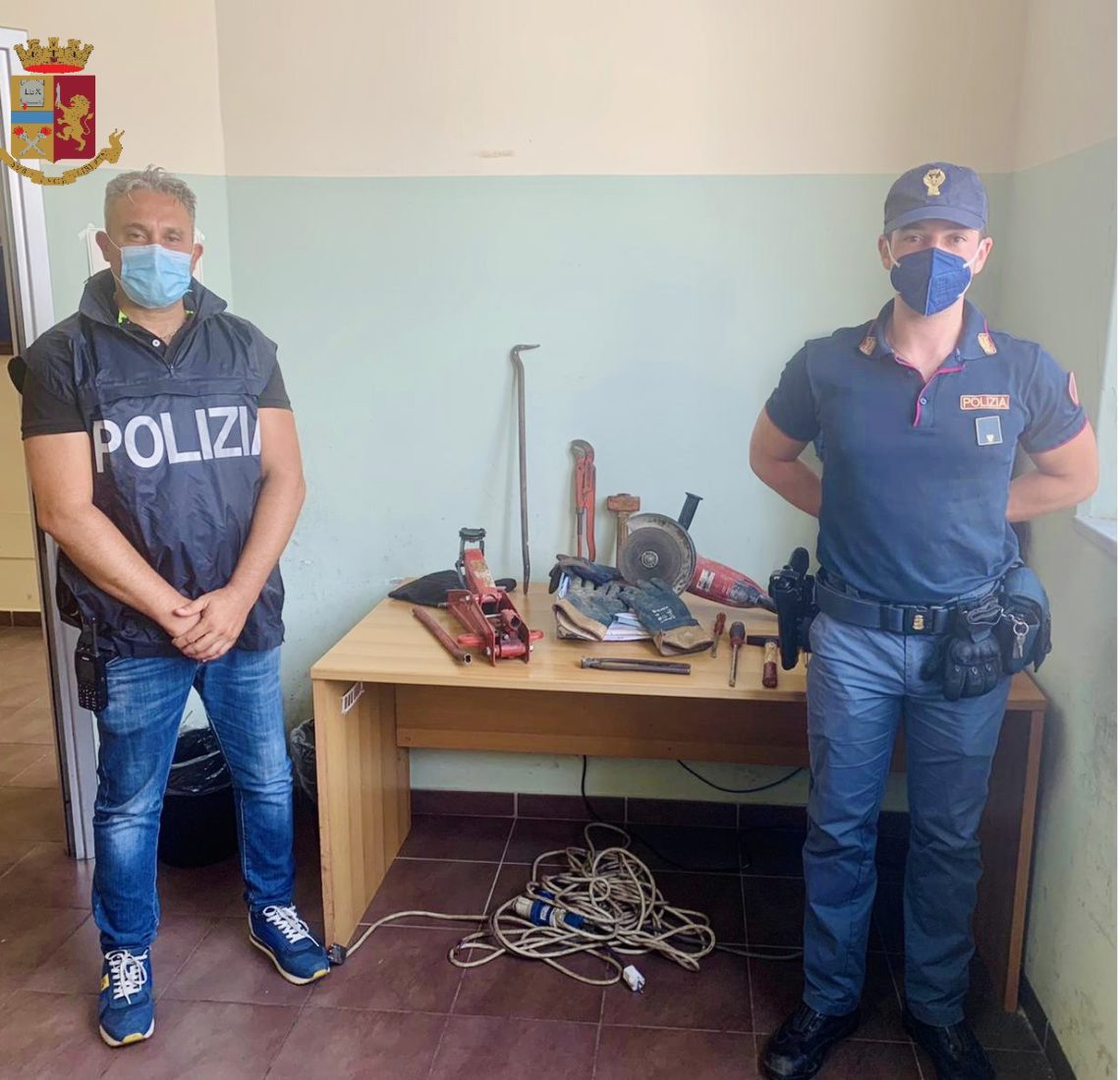 Messina: La Polizia arresta ladri sorpresi all’interno di un’isola ecologica