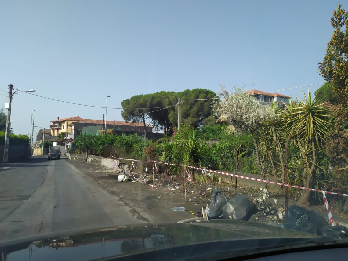 Catania: emergenza rifiuti in via Allegria