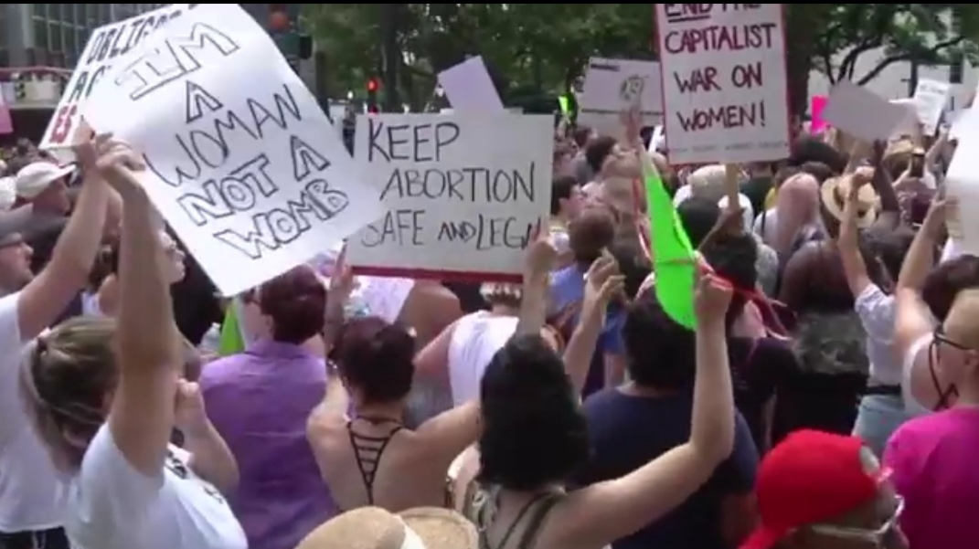 Aborto in Texas, scontro con Biden: la Corte Suprema non sospende la legge