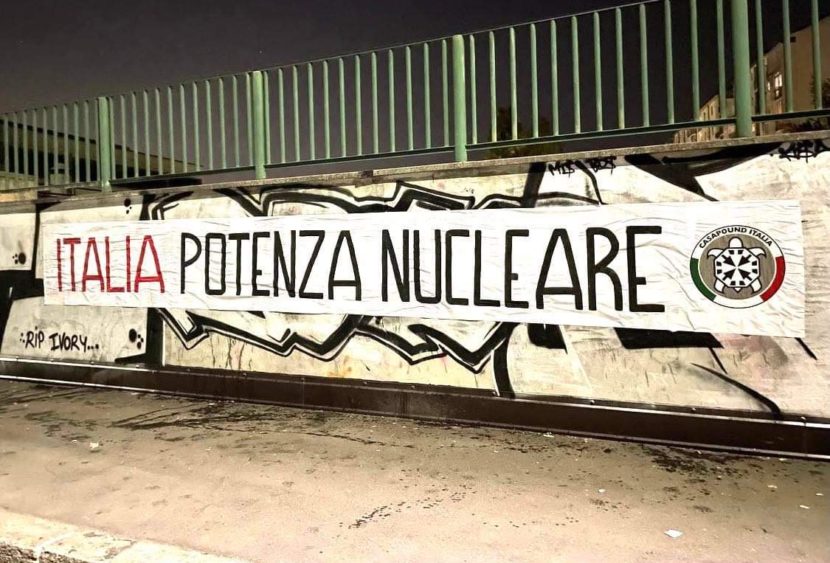 Casapound: Italia potenza nucleare, striscioni nelle città italiane