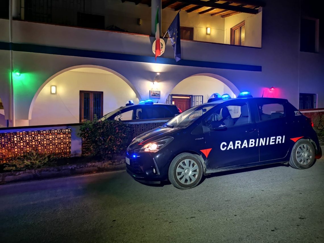 Vulcano, Isole Eolie: I carabinieri provvedono a evacuare alcune abitazioni