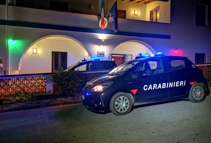 Vulcano, Isole Eolie: I carabinieri provvedono a evacuare alcune abitazioni