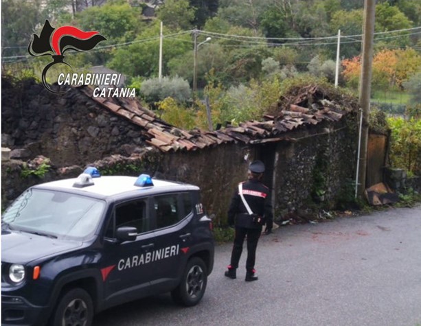 Zafferana Etnea (CT). Casolare a fuoco: anziano salvato dai carabinieri