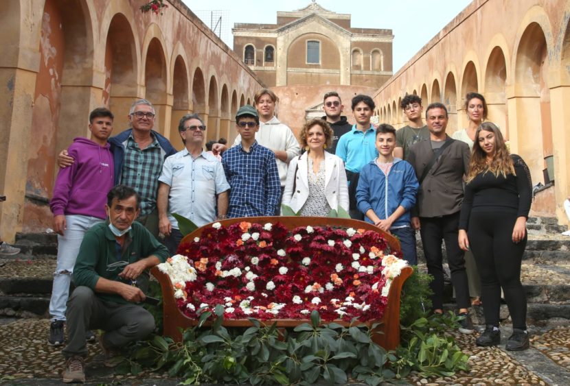 Gli studenti dell’istituto “Francesco Redi” di Paternó, Belpasso e Biancavilla presenti alla 1° edizione della “Scalinata in Fiore”