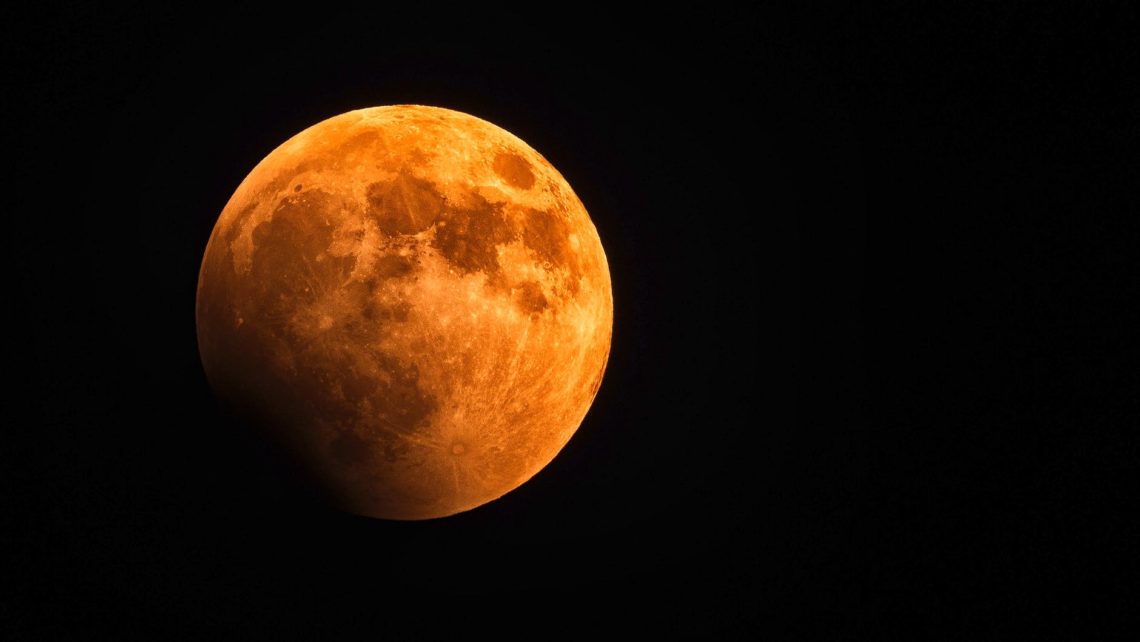 Record lunare. L’eclissi parziale di Luna più lunga degli ultimi 580 anni