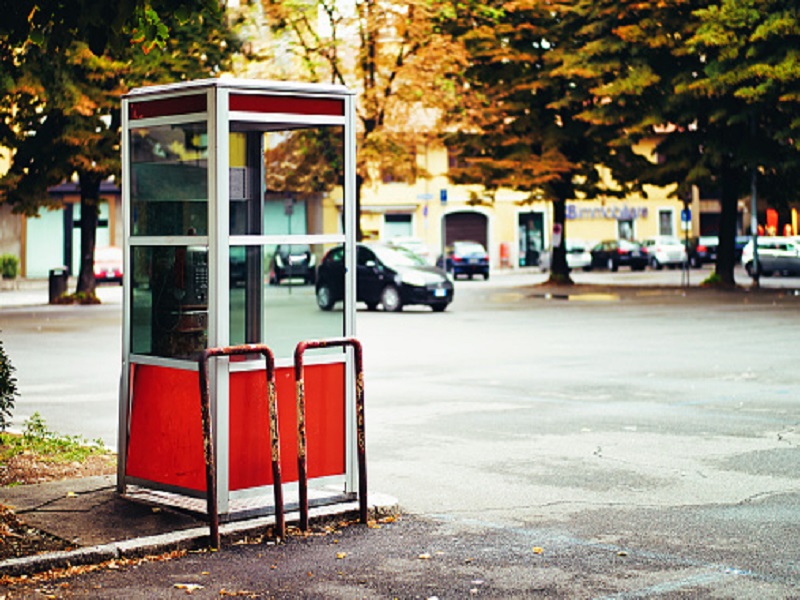 Cabine telefoniche in Italia, come possono tornare ancora utili?