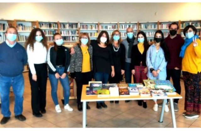 Il gruppo “Azione” dona libri alla biblioteca comunale di Gravina di Catania