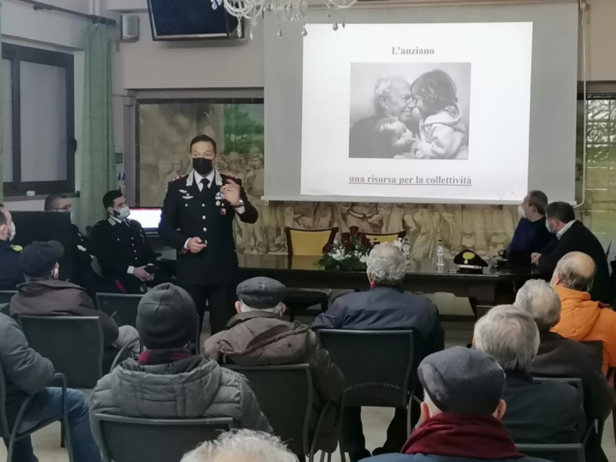 Santo Stefano di Camastra: lezioni anti-truffa. I Carabinieri tra gli anziani
