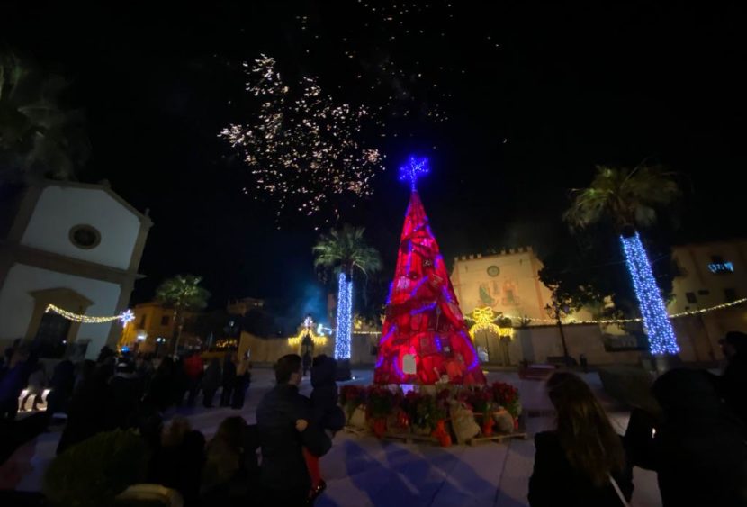 Presentati a Cinisi l’albero di Natale e il programma natalizio