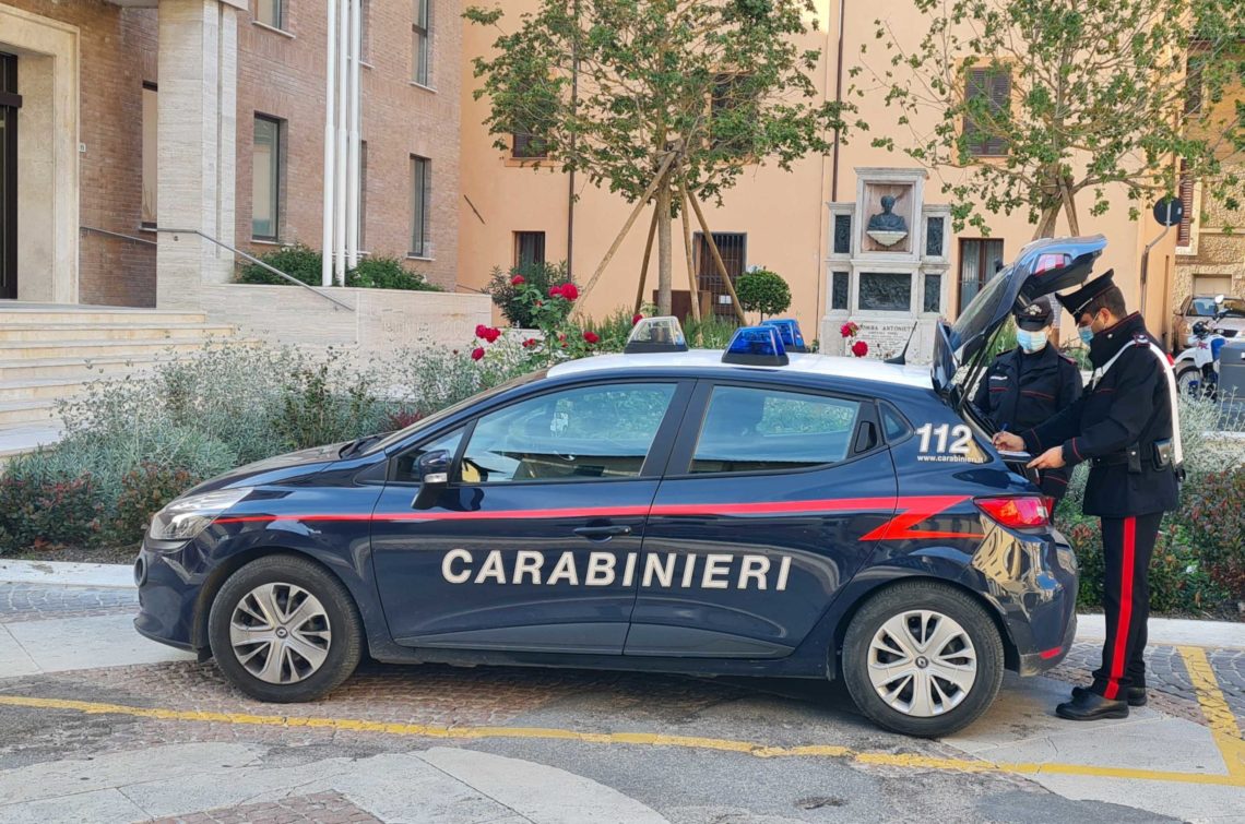 Assisi: ricettazione e indebita percezione del Reddito di Cittadinanza, scoperti dai carabinieri