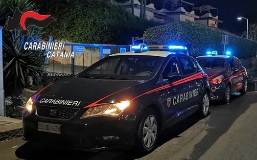 Catania, beccato in auto con coca e soldi: arrestato.