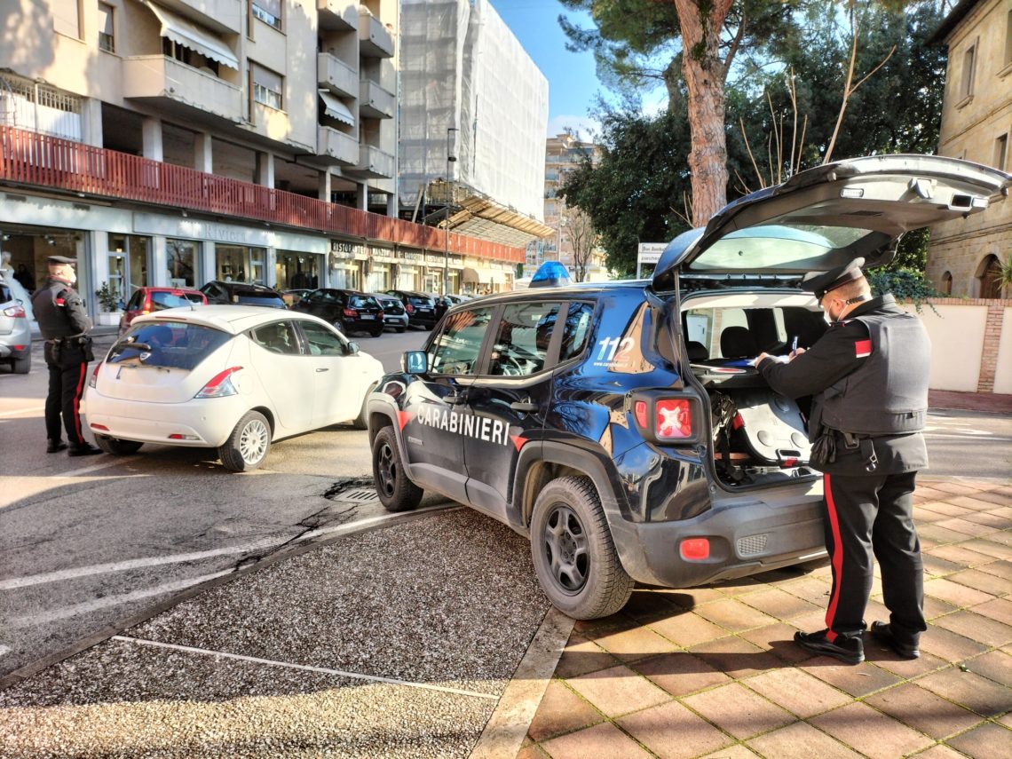 Perugia, ruba il cellulare ed estorce denaro: ragazza arrestata dai Carabinieri