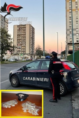 Catania, beccato con la droga in mano: arrestato dai Carabinieri