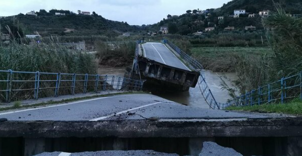 Castellammare del Golfo: inizio ai lavori di demolizione del ponte crollato sul fiume San Bartolomeo