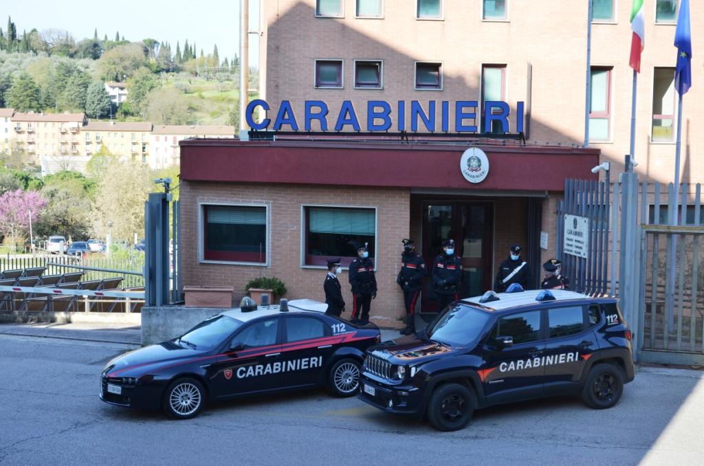 Perugia, rubano un paio di occhiali: fermati dai Carabinieri