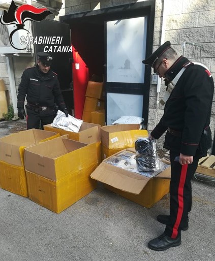Misterbianco (CT): sequestrati oltre 14mila accessori contraffatti: denunciato un commerciante