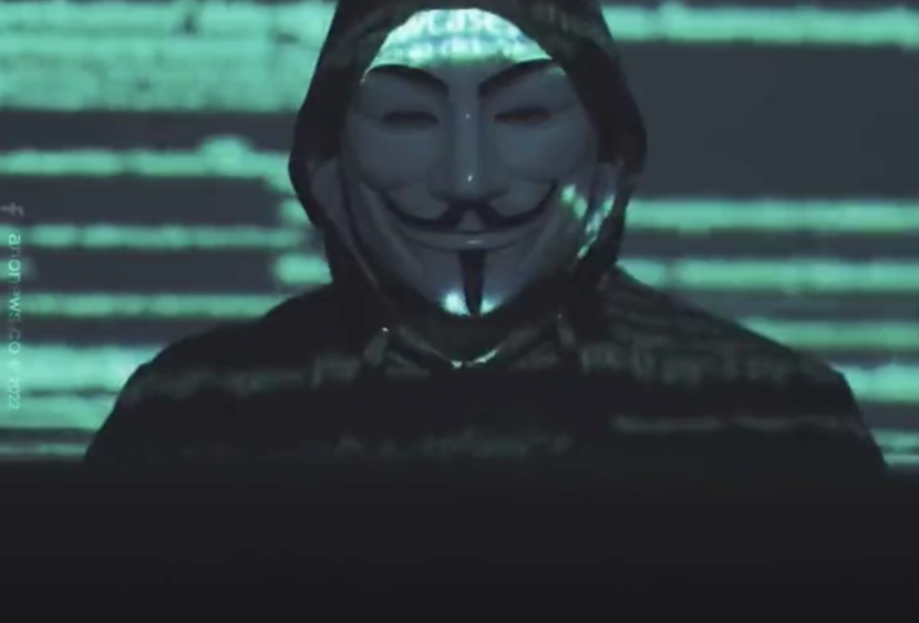 Anonymous, videomessaggio per Putin: “I tuoi segreti non sono più al sicuro”