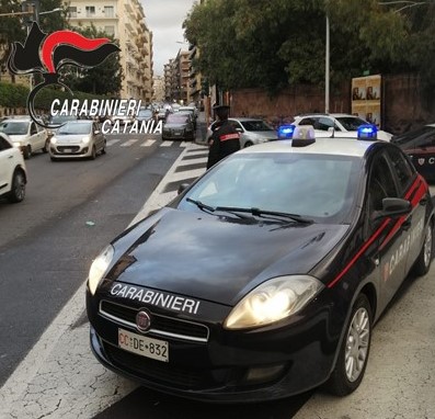 Catania, picchia la compagna per presunta infedeltà:arrestato