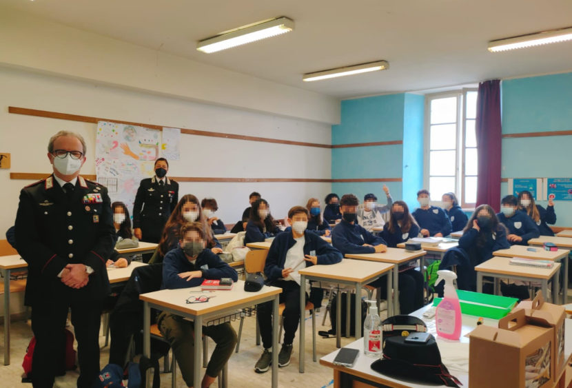 Carabinieri di Perugia, incontri a scuola sul cyberbullismo