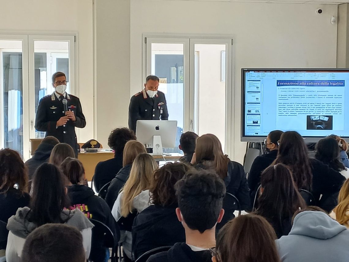 Norcia: lezione dei Carabinieri alle scuole superiori