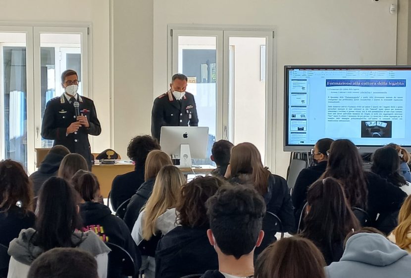 Norcia: lezione dei Carabinieri alle scuole superiori