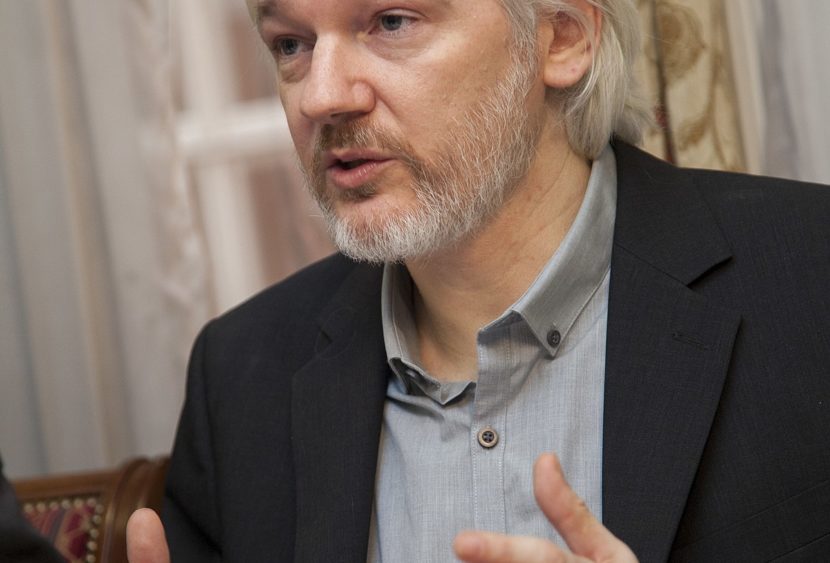 Julian Assange, negato ricorso contro estradizione: delinquente o martire della libertà?