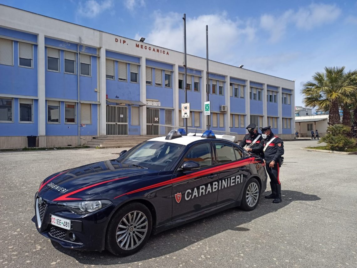 Ragusa, educazione alla legalità: controllo dei Carabinieri a scuola