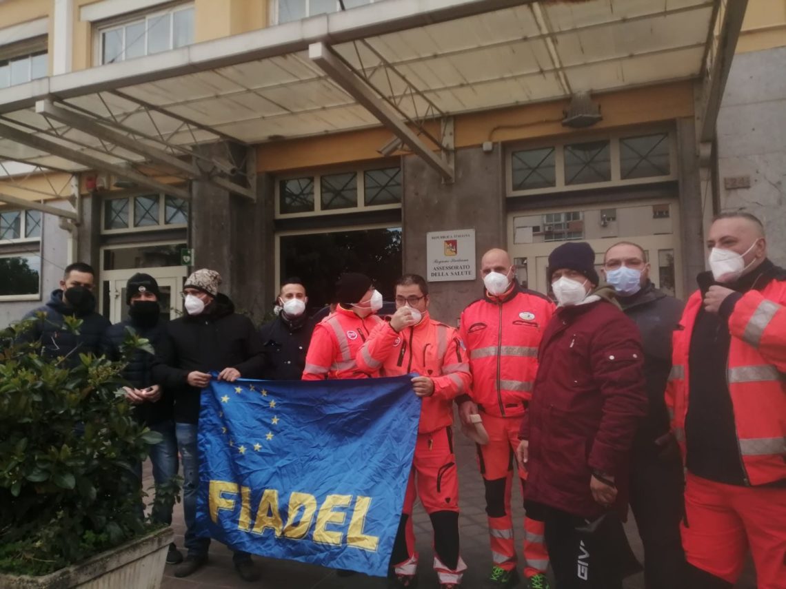 Palermo, manifestazione di protesta dei lavoratori di Italy Emergenza