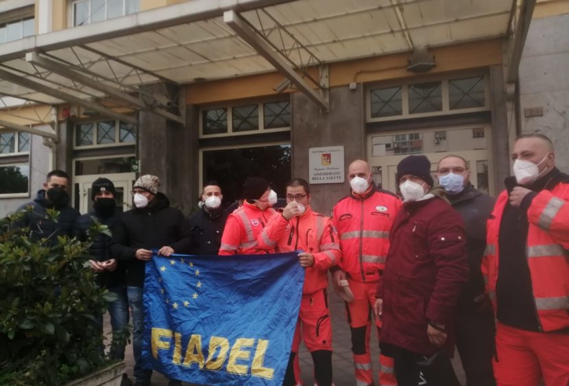 Palermo, manifestazione di protesta dei lavoratori di Italy Emergenza