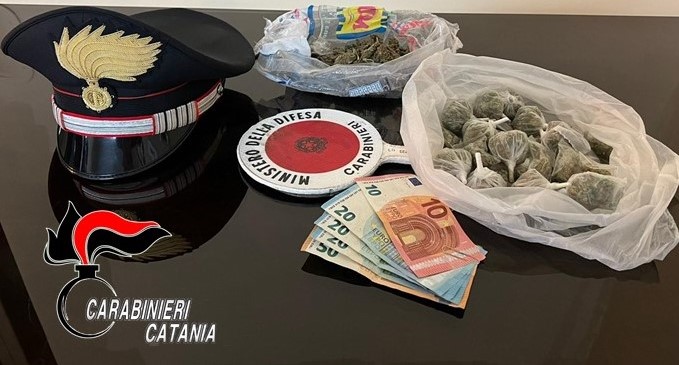 Catania, consegnava marijuana a bordo di un scooter elettrico: arrestato pusher